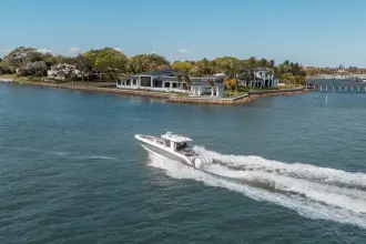 Thumbnail von Boston Whaler 380 Realm RFN II
