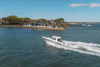 Thumbnail von Boston Whaler 380 Realm RFN II