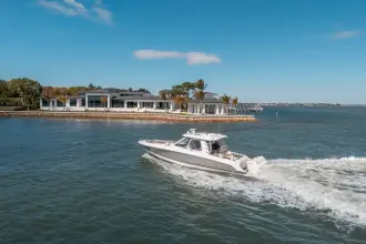 Thumbnail von Boston Whaler 380 Realm RFN II