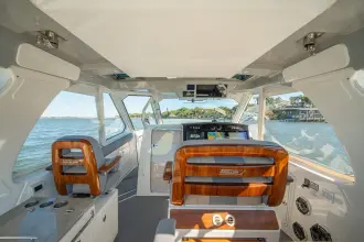 Thumbnail von Boston Whaler 380 Realm RFN II