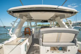 Thumbnail von Boston Whaler 380 Realm RFN II