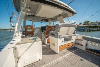 Thumbnail von Boston Whaler 380 Realm RFN II