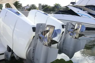 Thumbnail von Tiara Yachts 43LS