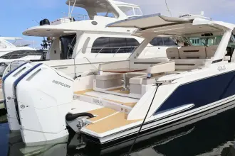 Thumbnail von Tiara Yachts 43LS