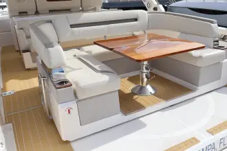 Thumbnail von Tiara Yachts 43LS