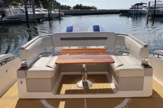 Thumbnail von Tiara Yachts 43LS