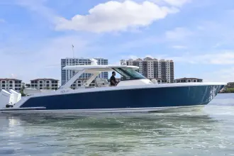 Thumbnail von Tiara Yachts 43LS
