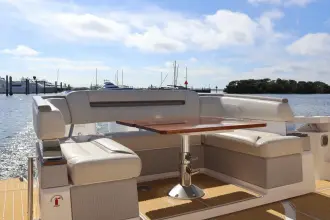 Thumbnail von Tiara Yachts 43LS