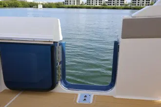 Thumbnail von Tiara Yachts 43LS