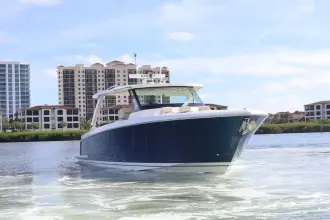 Thumbnail von Tiara Yachts 43LS