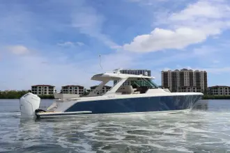 Thumbnail von Tiara Yachts 43LS
