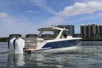 Thumbnail von Tiara Yachts 43LS