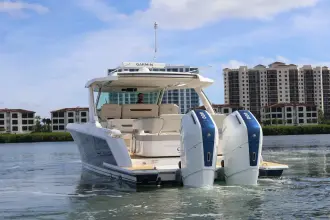 Thumbnail von Tiara Yachts 43LS