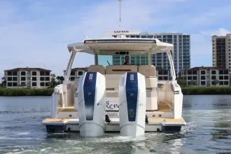 Thumbnail von Tiara Yachts 43LS
