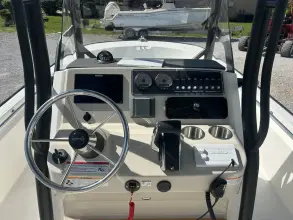 Thumbnail von Boston Whaler 210 Montauk