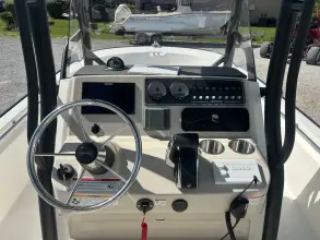 Thumbnail von Boston Whaler 210 Montauk