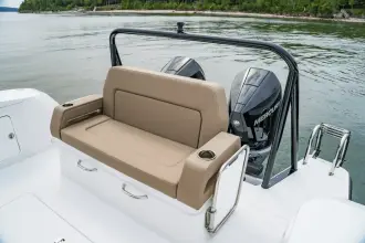 Thumbnail von Cruisers Yachts 38 VTR