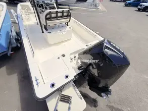 Thumbnail von Boston Whaler 210 Montauk