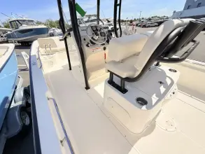 Thumbnail von Boston Whaler 210 Montauk