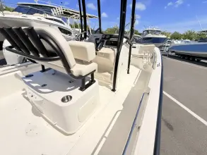 Thumbnail von Boston Whaler 210 Montauk