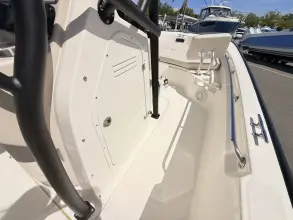 Thumbnail von Boston Whaler 210 Montauk