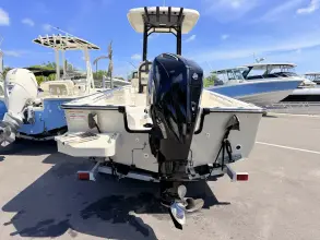 Thumbnail von Boston Whaler 210 Montauk