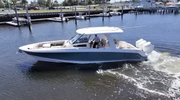 Thumbnail von Boston Whaler 350 Realm