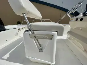 Thumbnail von Boston Whaler 210 Montauk