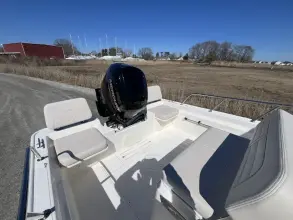 Thumbnail von Boston Whaler 170 Montauk
