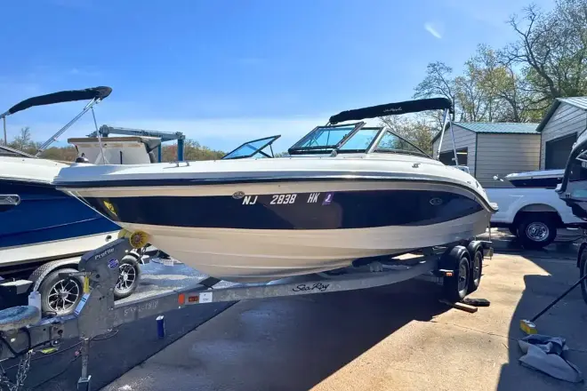 Sea Ray SPX 210 