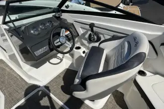Thumbnail von Sea Ray SPX 210