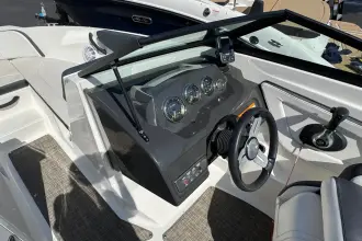Thumbnail von Sea Ray SPX 210