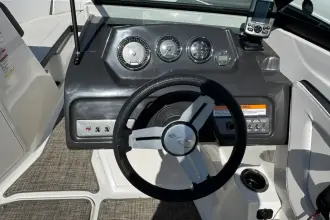 Thumbnail von Sea Ray SPX 210