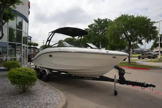 Sea Ray SPX 210 