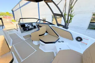 Thumbnail von Sea Ray SPX 210