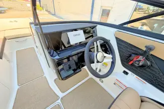 Thumbnail von Sea Ray SPX 210