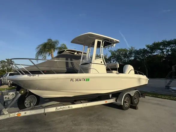 Boston Whaler 210 Dauntless