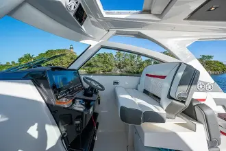 Thumbnail von Tiara Yachts 34LX MULLIGAN