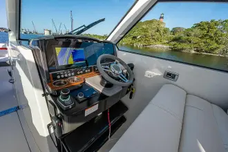 Thumbnail von Tiara Yachts 34LX MULLIGAN
