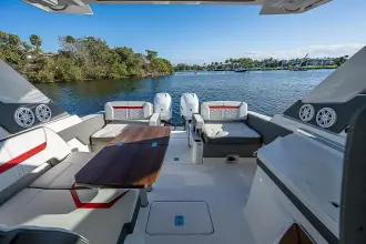 Thumbnail von Tiara Yachts 34LX MULLIGAN