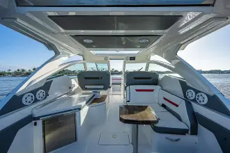Thumbnail von Tiara Yachts 34LX MULLIGAN