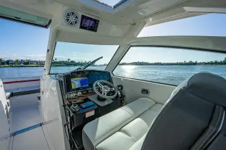 Thumbnail von Tiara Yachts 34LX MULLIGAN