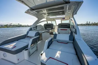 Thumbnail von Tiara Yachts 34LX MULLIGAN
