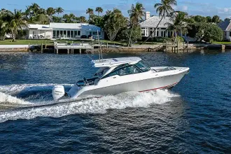 Thumbnail von Tiara Yachts 34LX MULLIGAN