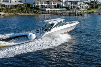 Thumbnail von Tiara Yachts 34LX MULLIGAN