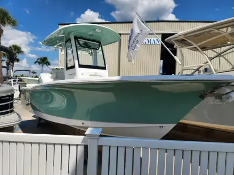 Sea Hunt Ultra 245 SE