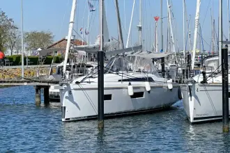 Thumbnail von Beneteau Oceanis 34.1
