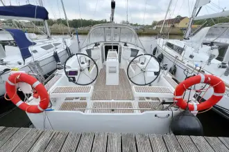 Thumbnail von Beneteau Oceanis 35.1