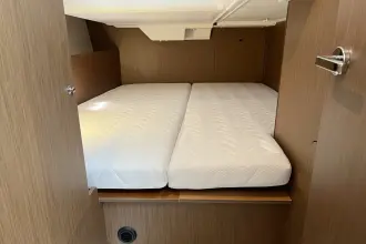 Thumbnail von Beneteau Oceanis 38.1