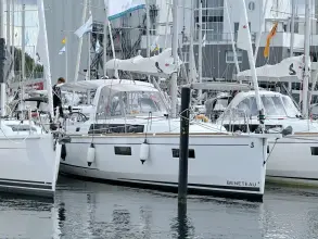 Thumbnail von Beneteau Oceanis 38.1